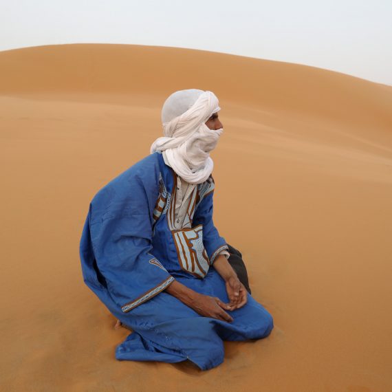 Vendedor del Desierto Erg Chebbi, Marruecos