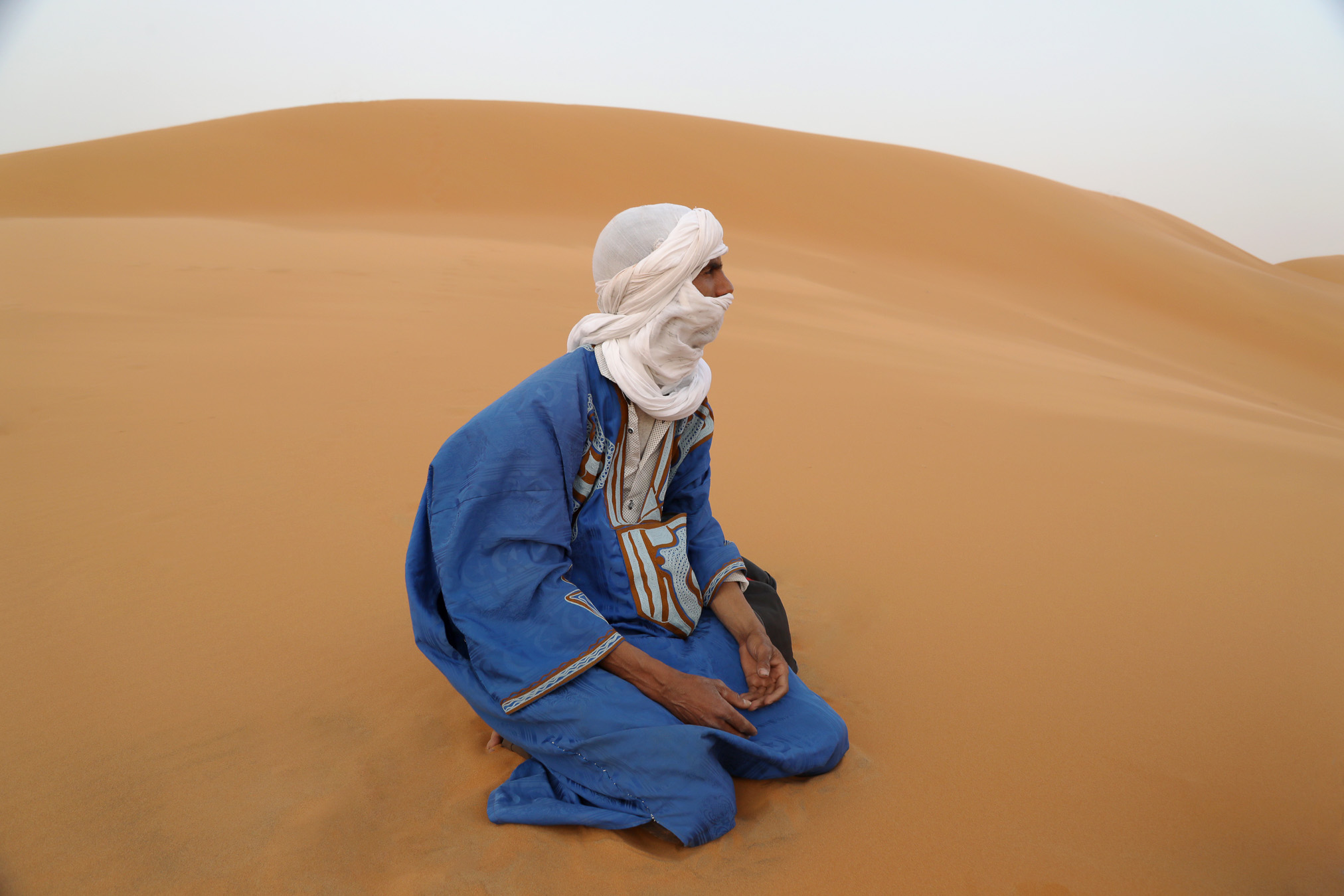 Vendedor del Desierto Erg Chebbi, Marruecos